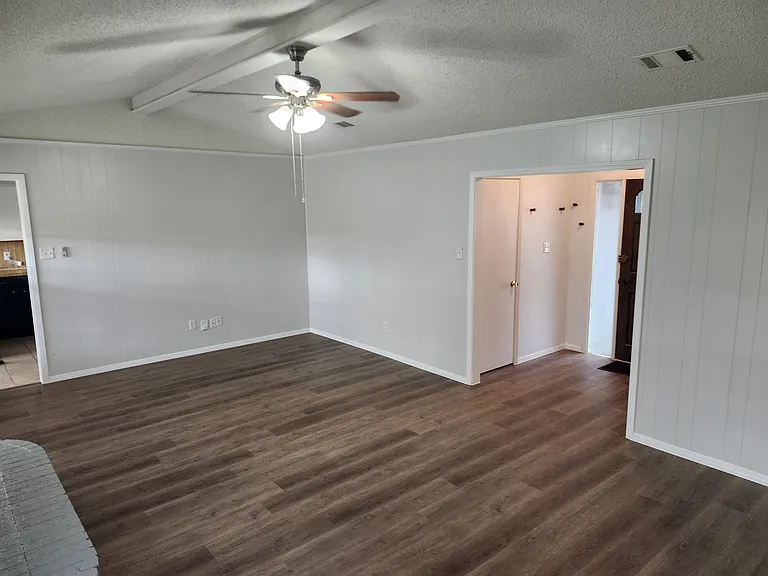 2305 Stockbridge Ct — Photo 27