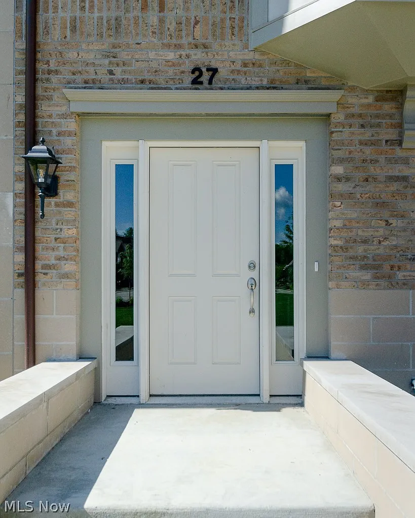 Building Photo - 27 Ashbourne Dr