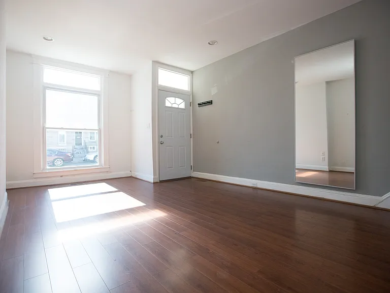 716 Berry St — Photo 3