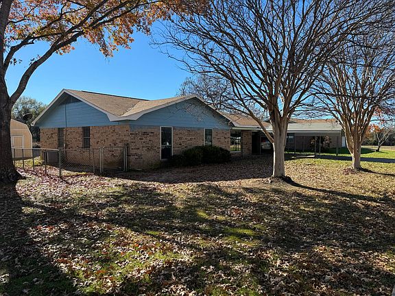 2nd image of 308 Larkspur Ln