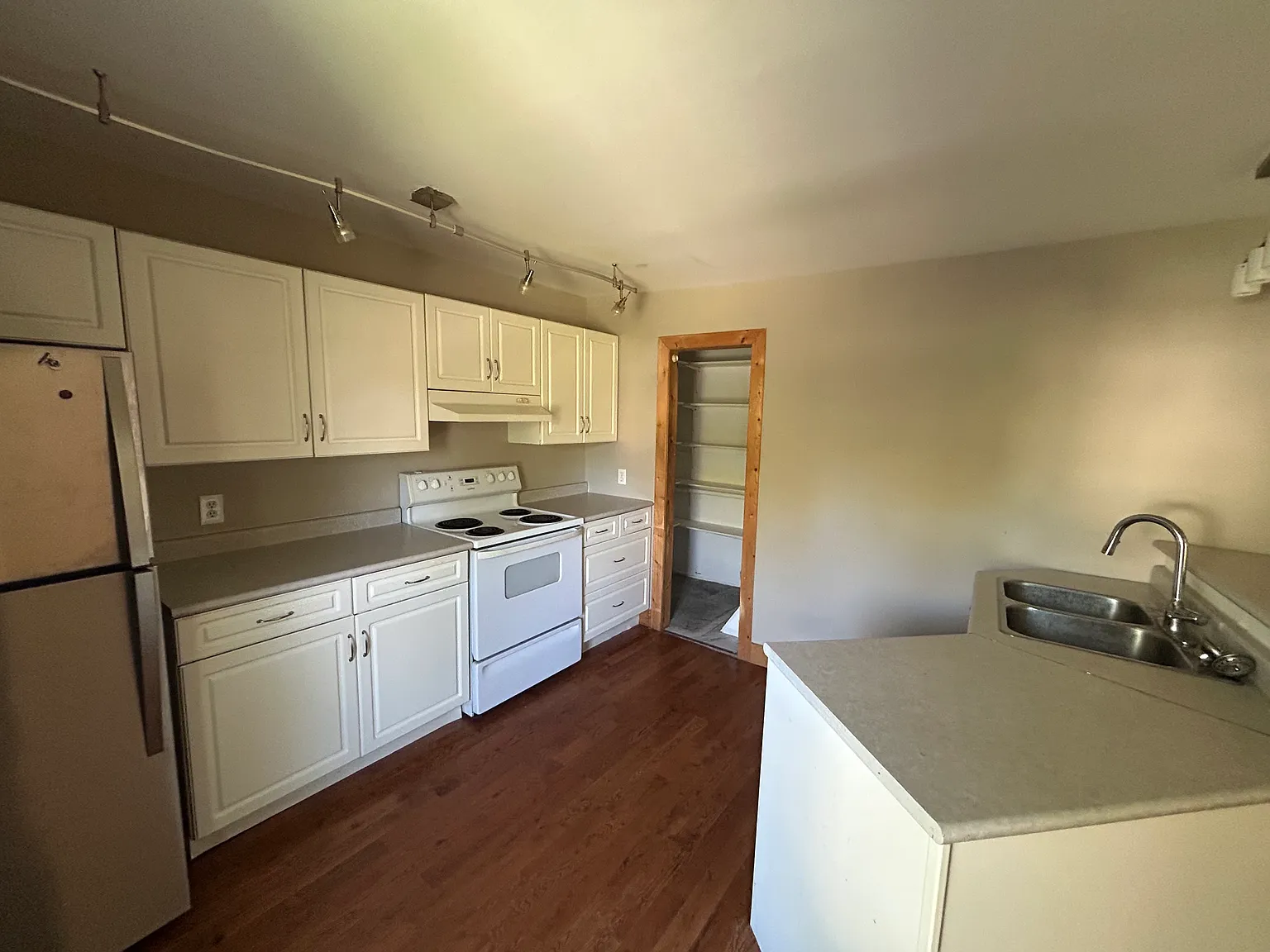 124 Machray Ave — Photo 3