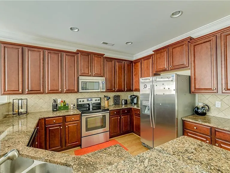 1135 Heritage Path Ln — Photo 10