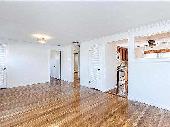4th image of 31 Revere St