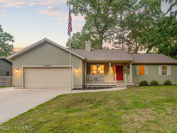 15914 Fern Ave, Spring Lake, MI 49456