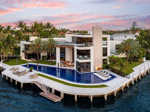 2nd image of 84 Isla Bahia Dr