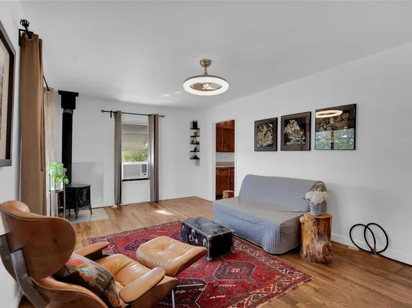 1607 E 4th St, Taylor, TX 76574