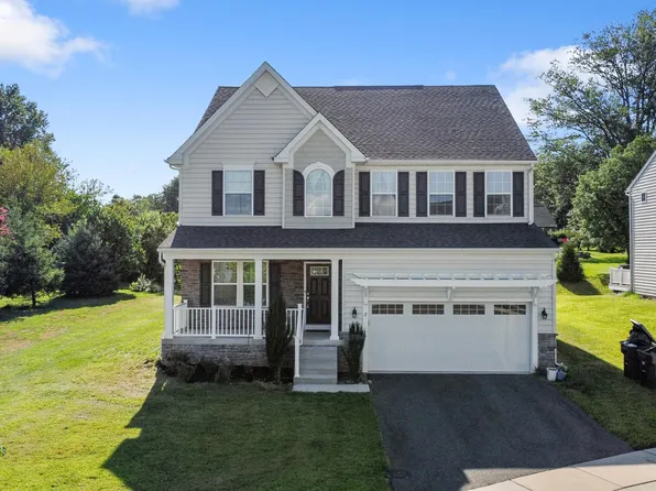 2 Madison Dr, Spring City, PA 19475