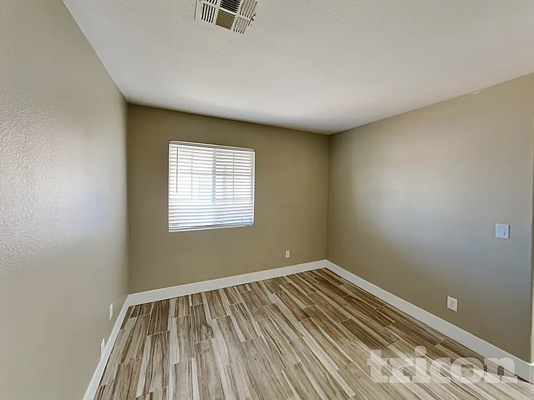 409 W Azure Ave — Photo 13