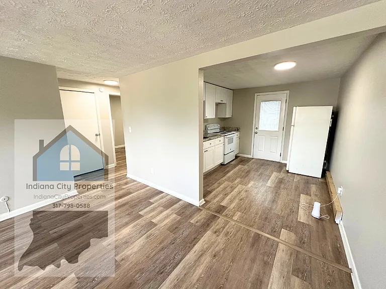 569 S Home Ave #2 — Photo 4
