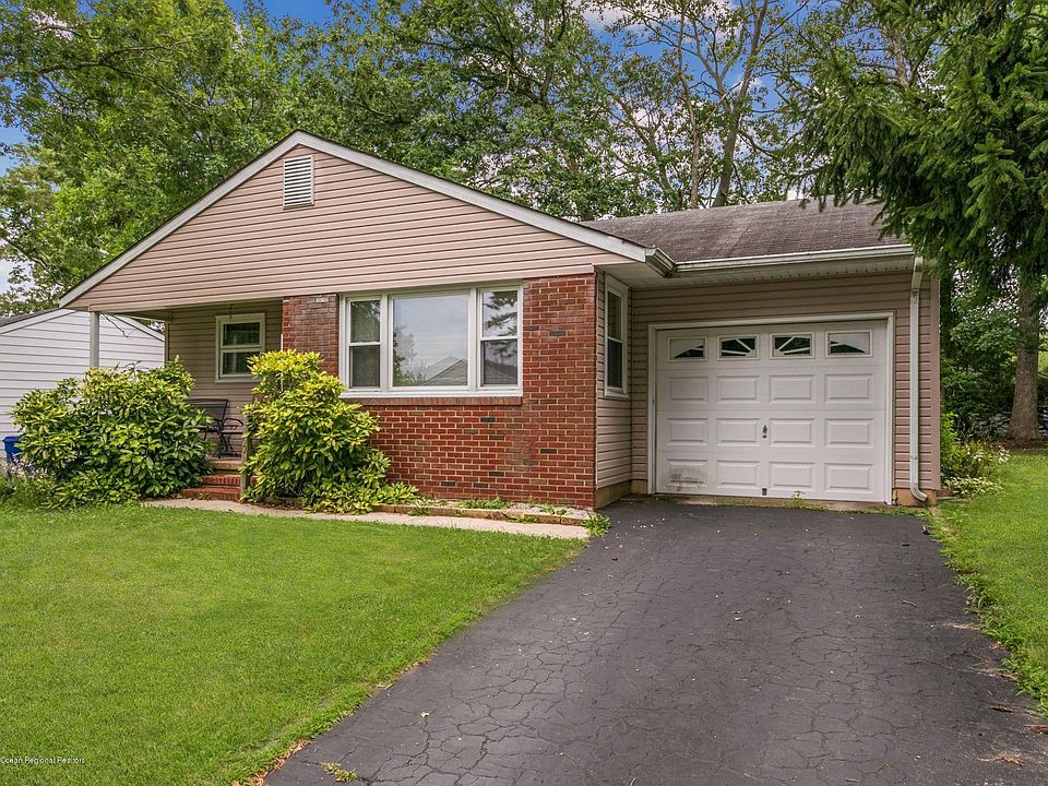 1st image of 60 Columbine Cir