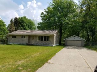 2740 E Lapan Rd, Pinconning, MI 48650