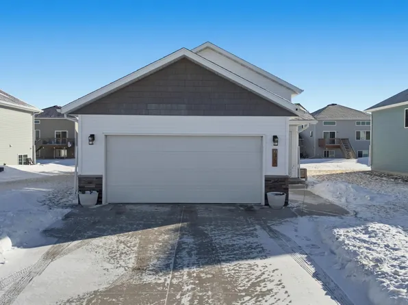7360 20th St S, Fargo, ND 58104