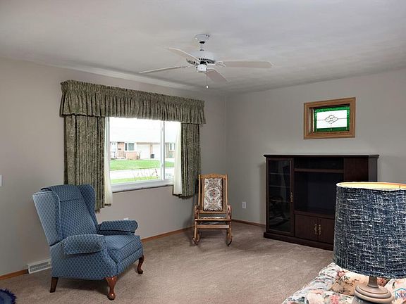 4th image of 1023 W College Ave