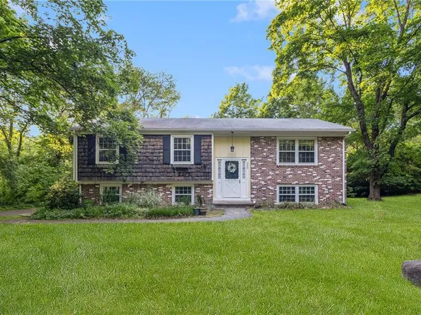 350 Essex Rd, North Kingstown, RI 02852