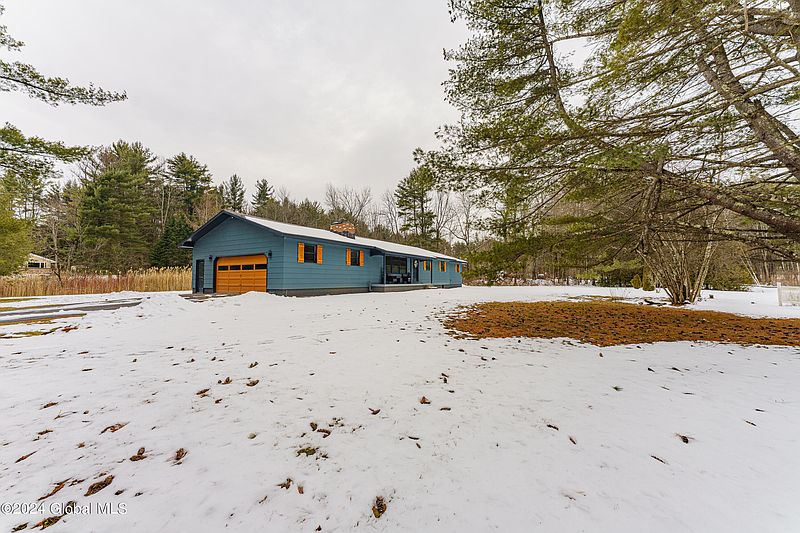 4th image of 128 Paradise Point Road