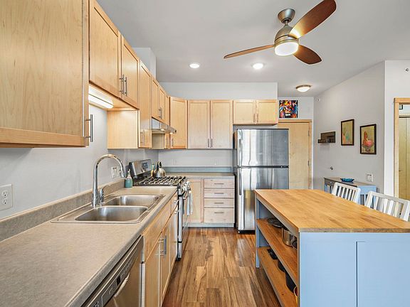 2nd image of 107 Sutherland Ct #323