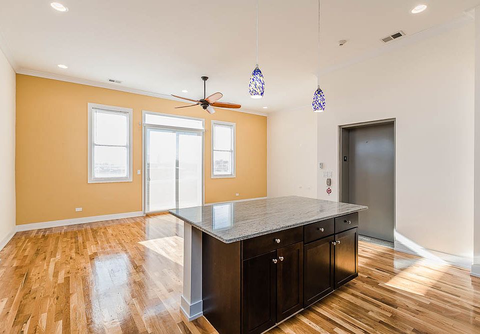 KITCHEN - LIVING ROOM