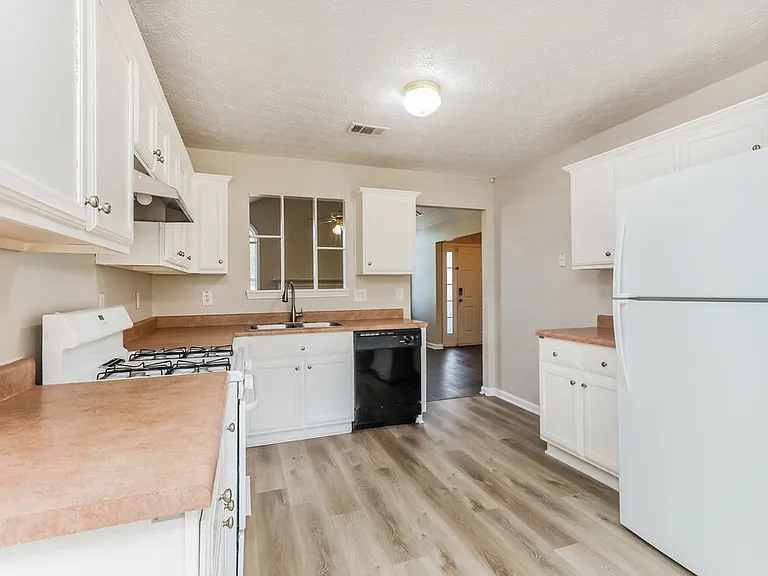 1810 Midcourt Way — Photo 4