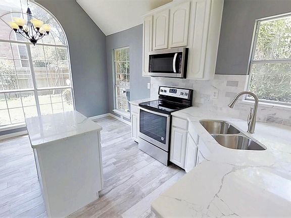 2nd image of 5026 Enclave Ct