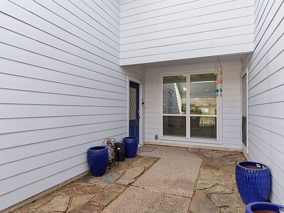 2nd image of 1302 Nest Pl #1320