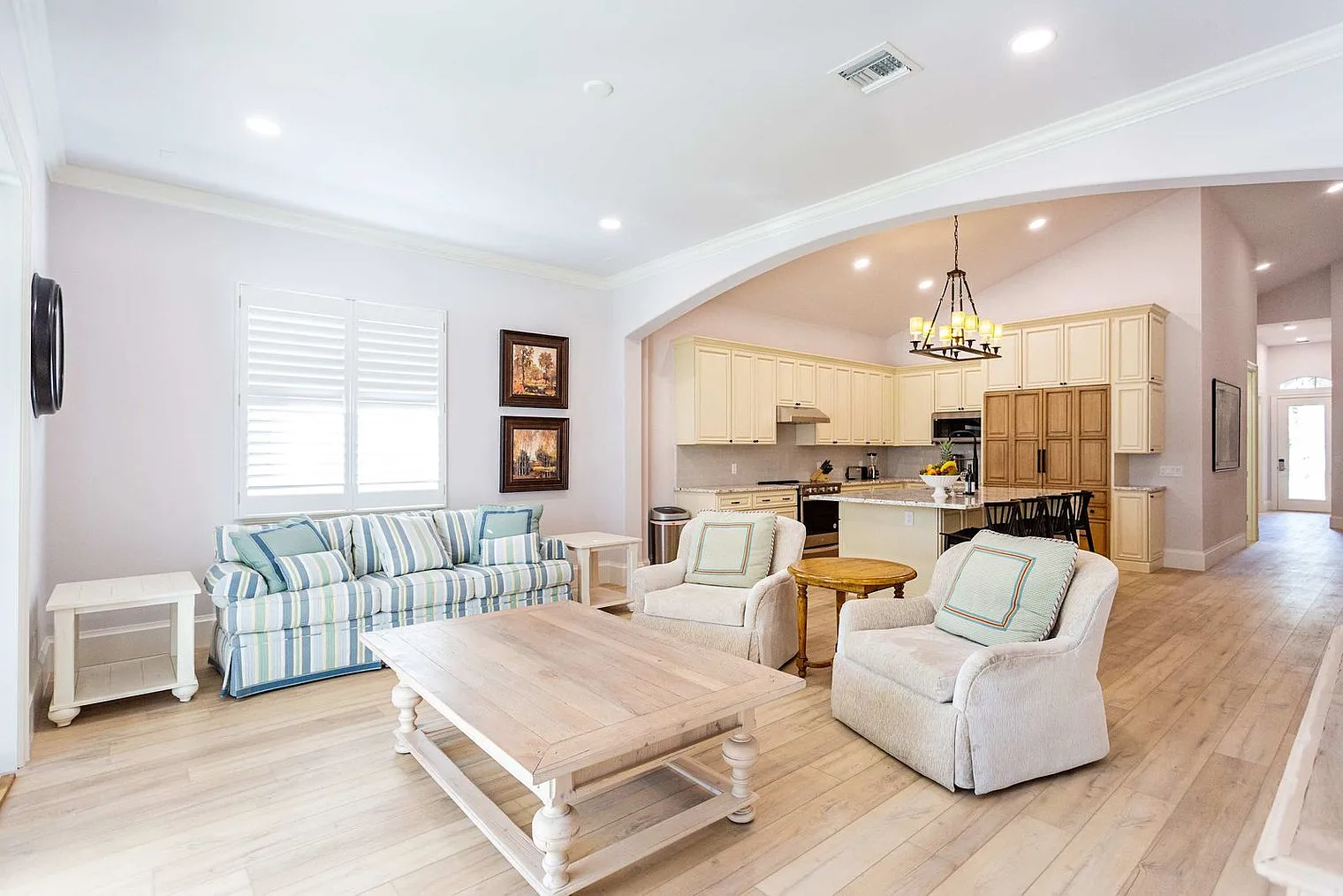 4 bed, 4.0 bath, 2163 sqft, $4,644 — Photo 2
