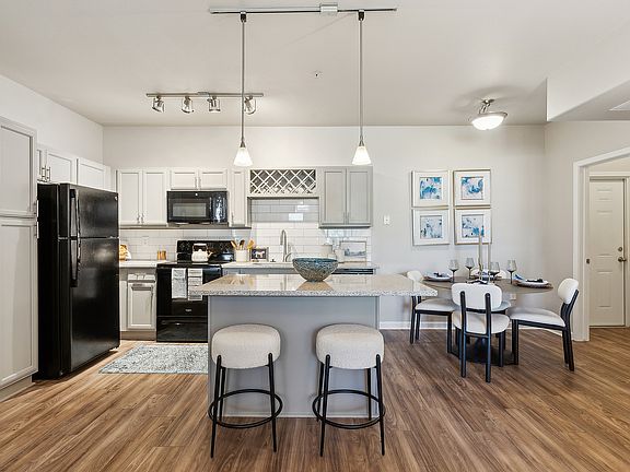 2 Bedroom Premier Garden-Renovated