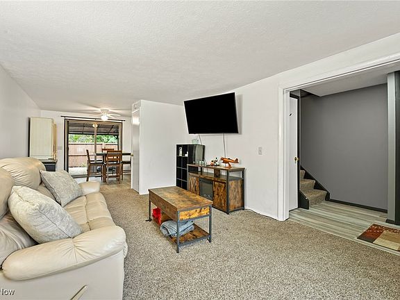 3rd image of 1651 Mentor Ave APT 807