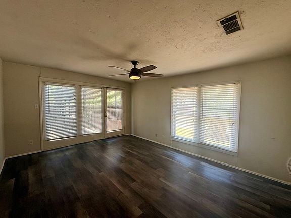 5th image of 603 Barnes St