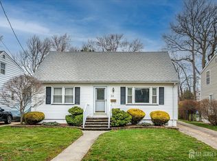 32 Sheridan Ave, Metuchen, NJ 08840