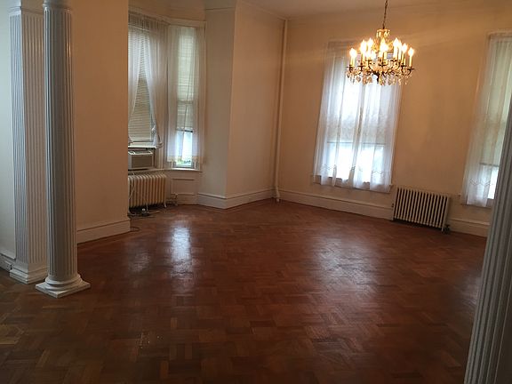 3rd image of 190 Archer Ave #1