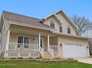 27W364 Beecher Ave, Winfield, IL 60190