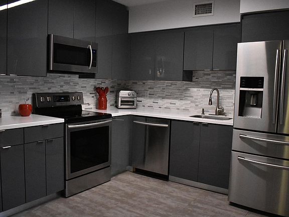 4th image of 501 NW 60th Ave