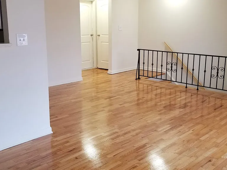 586 Main St — Photo 16
