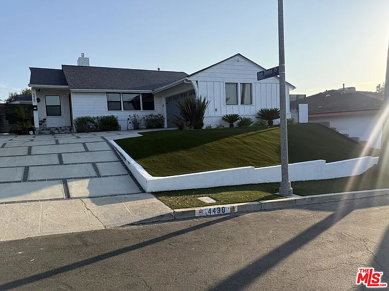 4439 Don Zarembo Dr — Photo 30