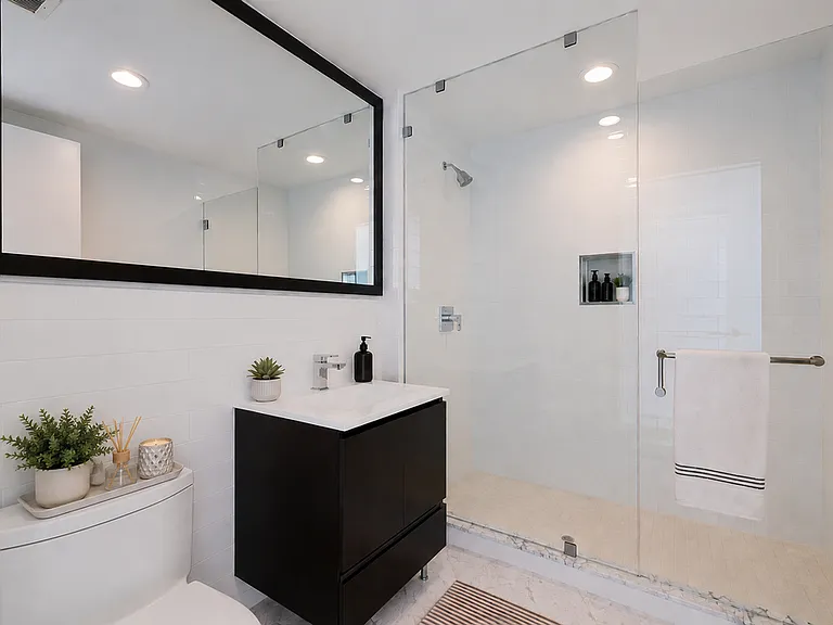 22-44 Jackson Ave #1020 — Photo 8