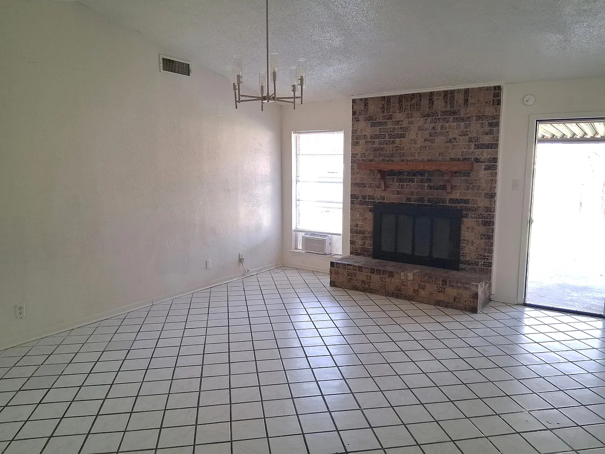 Family Room - 1701 Lenox Ave