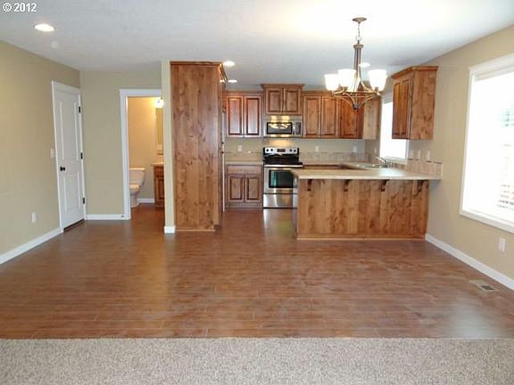 4th image of 4113 NE 51st St
