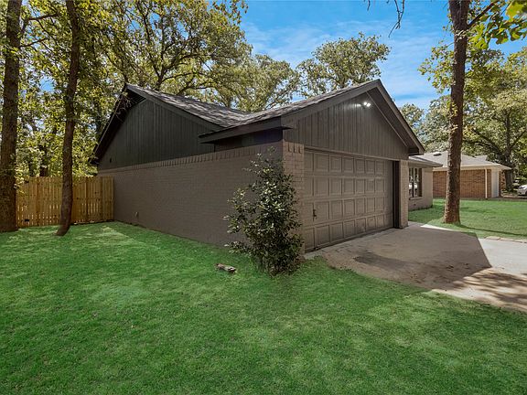 4th image of 908 Red Oak St