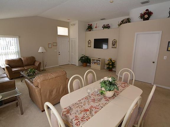 3rd image of 2904 Dickens Cir