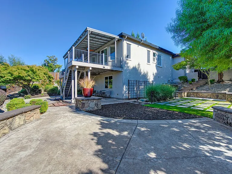7029 Pembroke Way — Photo 92