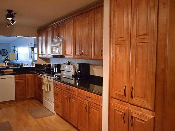 4th image of 7512 Fairfax Dr #107