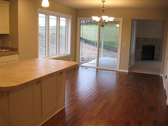 3rd image of 883 Goldenview Ct