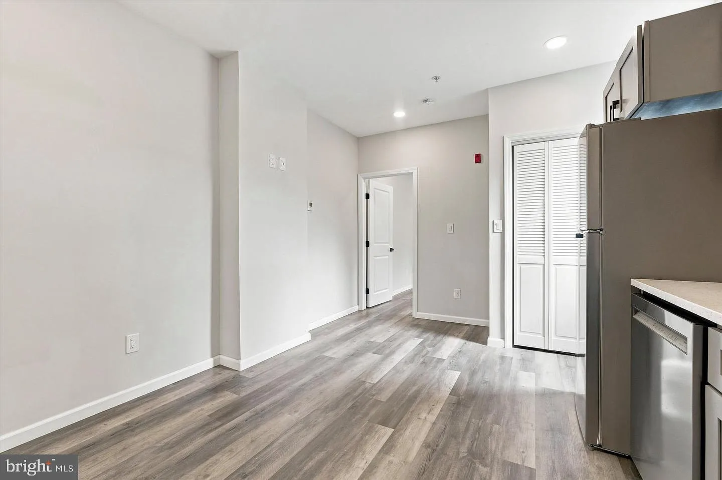 1 bed, 1.0 bath, 3324 sqft, $1,100 — Photo 4