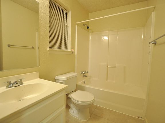 4th image of 2709 Cottonwood Ln