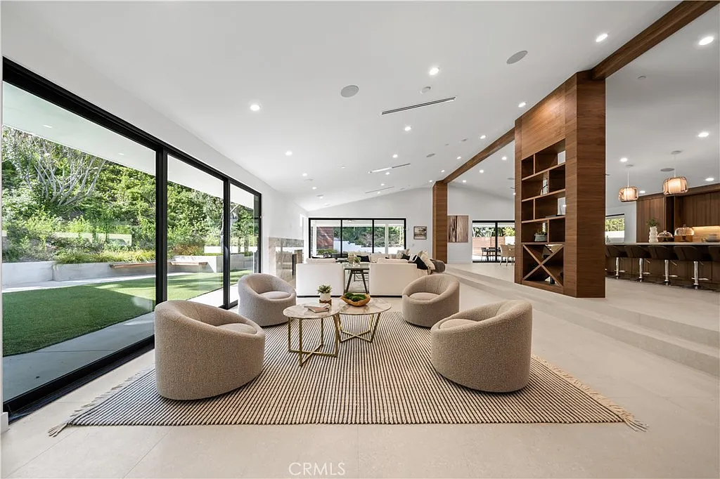5 bed, 5.5 bath, 4193 sqft, $21,000 — Photo 4