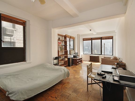 2nd image of 118 W 72nd St APT 603