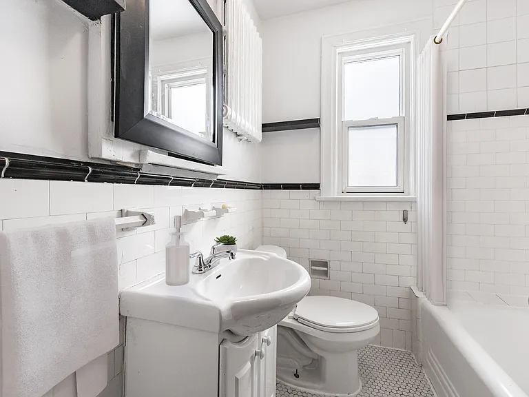 2 Connaught Cir — Photo 6