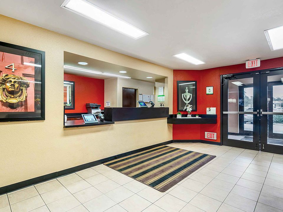Lobby and Guest Check-in