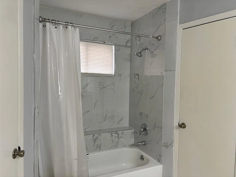 402 Oak Harbor Dr — Photo 22
