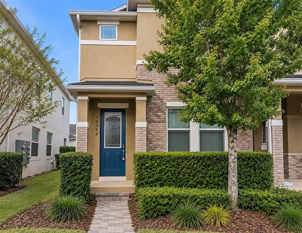 3 bed, 2.5 bath, 2070 sqft, $2,800 — Photo 1